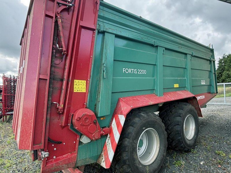 Farmtech FORTIS 2200 Abschiebewagen + Streuwerk