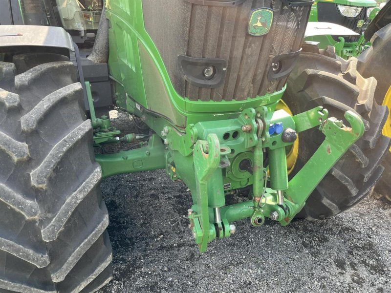 John Deere 6210R
