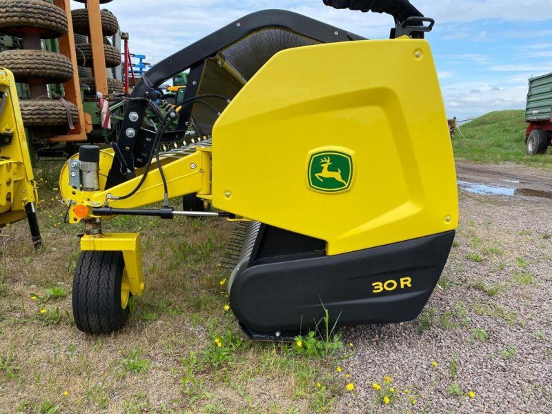 John Deere 30R