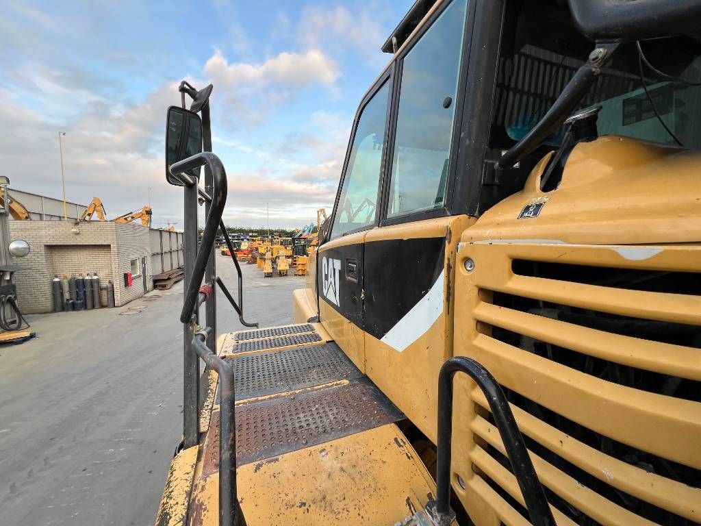 CAT 740