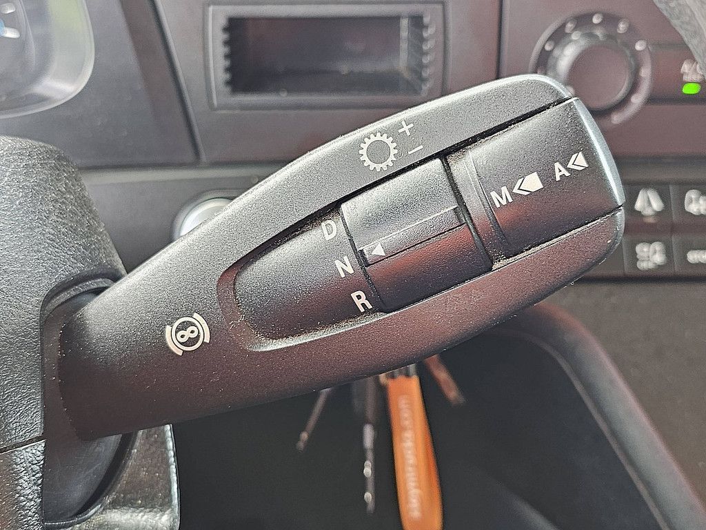 MERCEDES-BENZ ANTOS 1824