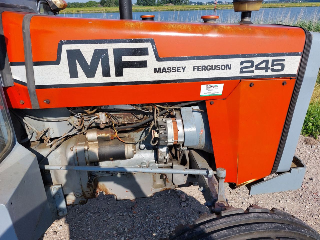 Massey Ferguosn 245