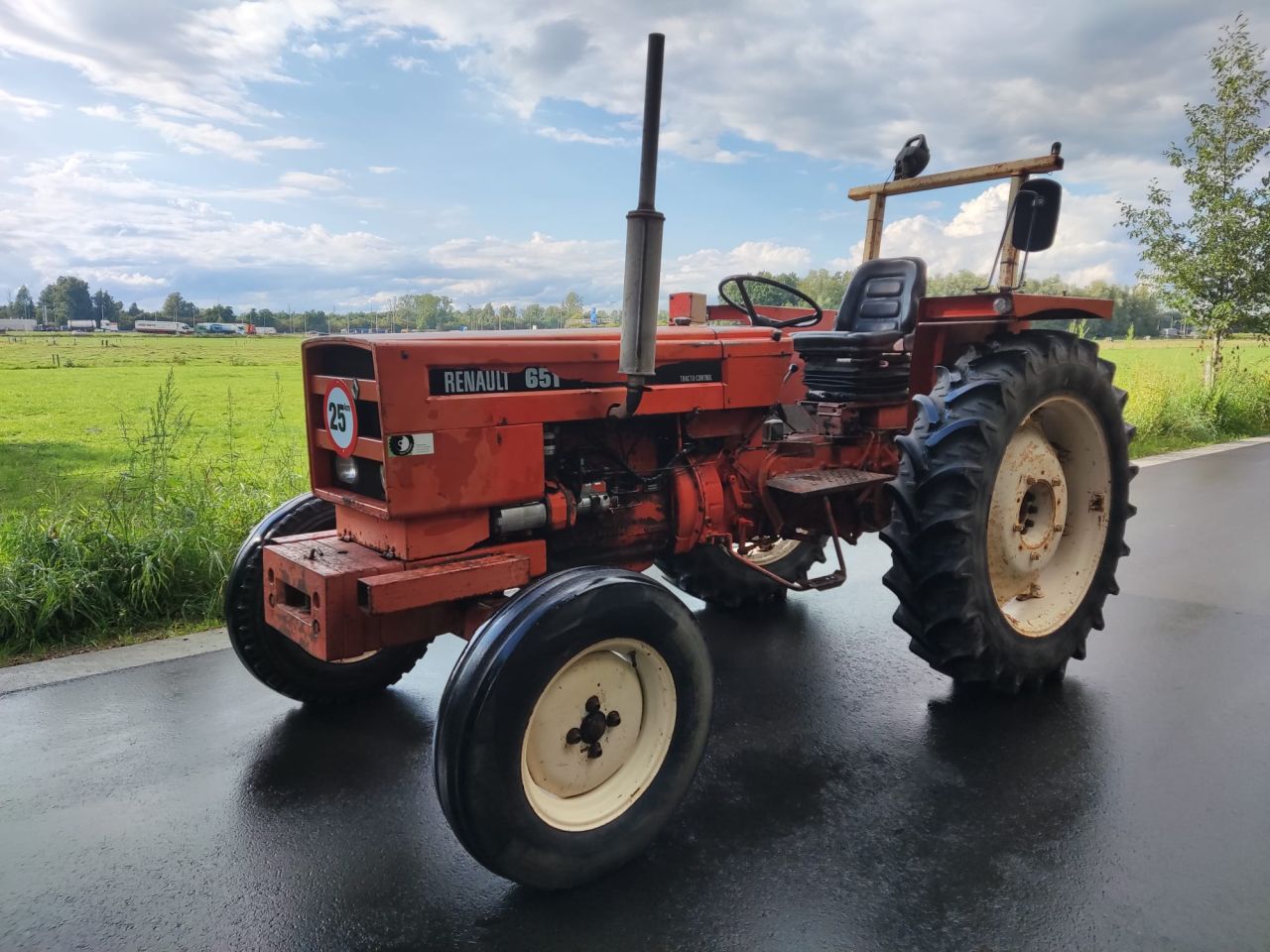 RENAULT tractor (type 651, 65 pk, stuurbekrachtiging, etc.)