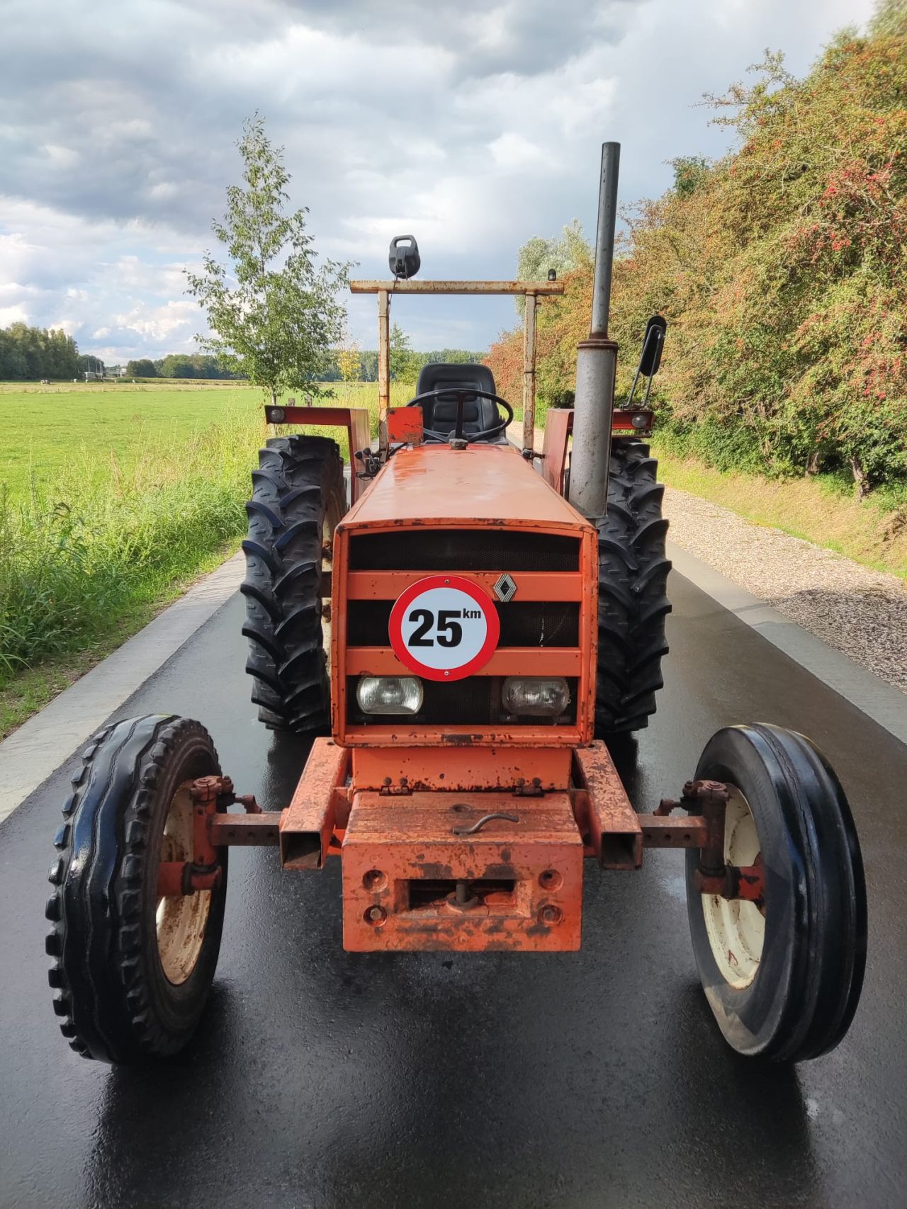 RENAULT tractor (type 651, 65 pk, stuurbekrachtiging, etc.)