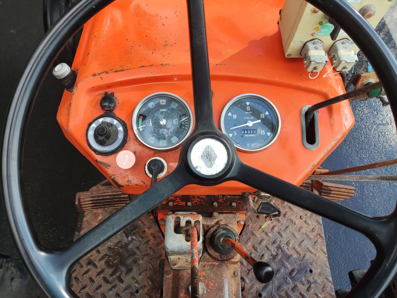 RENAULT tractor (type 651, 65 pk, stuurbekrachtiging, etc.)