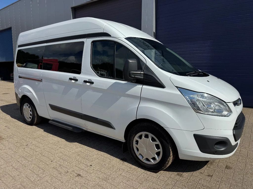 Ford **TRANSIT CUSTOM-9 SEATS-WHEELCHAIRLIFT-EURO6B**