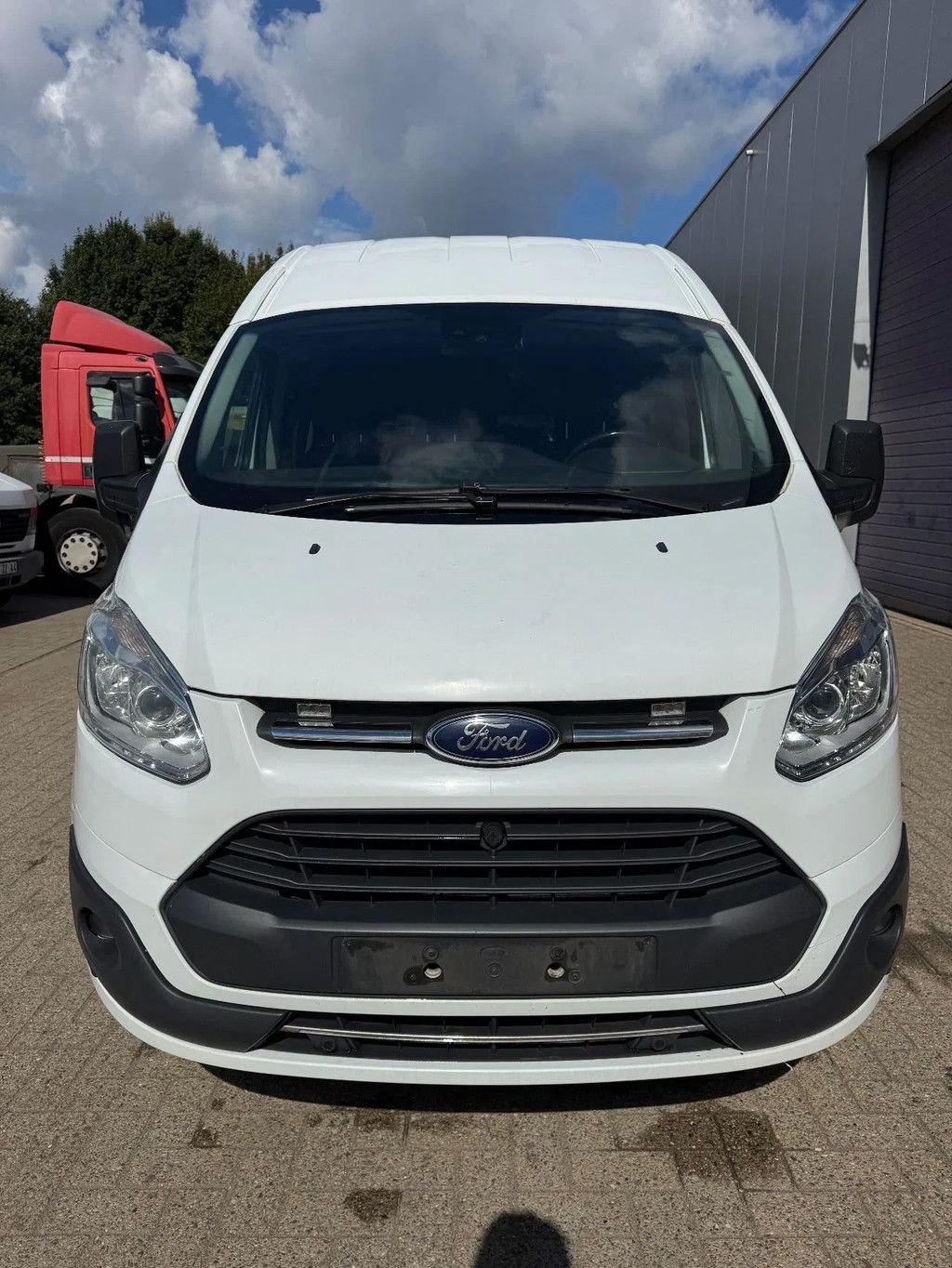 Ford **TRANSIT CUSTOM-9 SEATS-WHEELCHAIRLIFT-EURO6B**