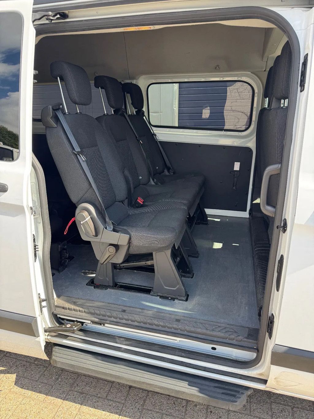Ford **TRANSIT CUSTOM-9 SEATS-WHEELCHAIRLIFT-EURO6B**
