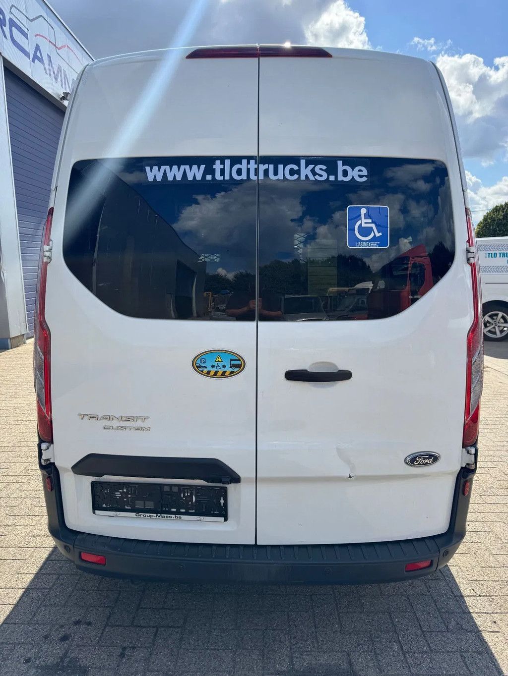 Ford **TRANSIT CUSTOM-9 SEATS-WHEELCHAIRLIFT-EURO6B**