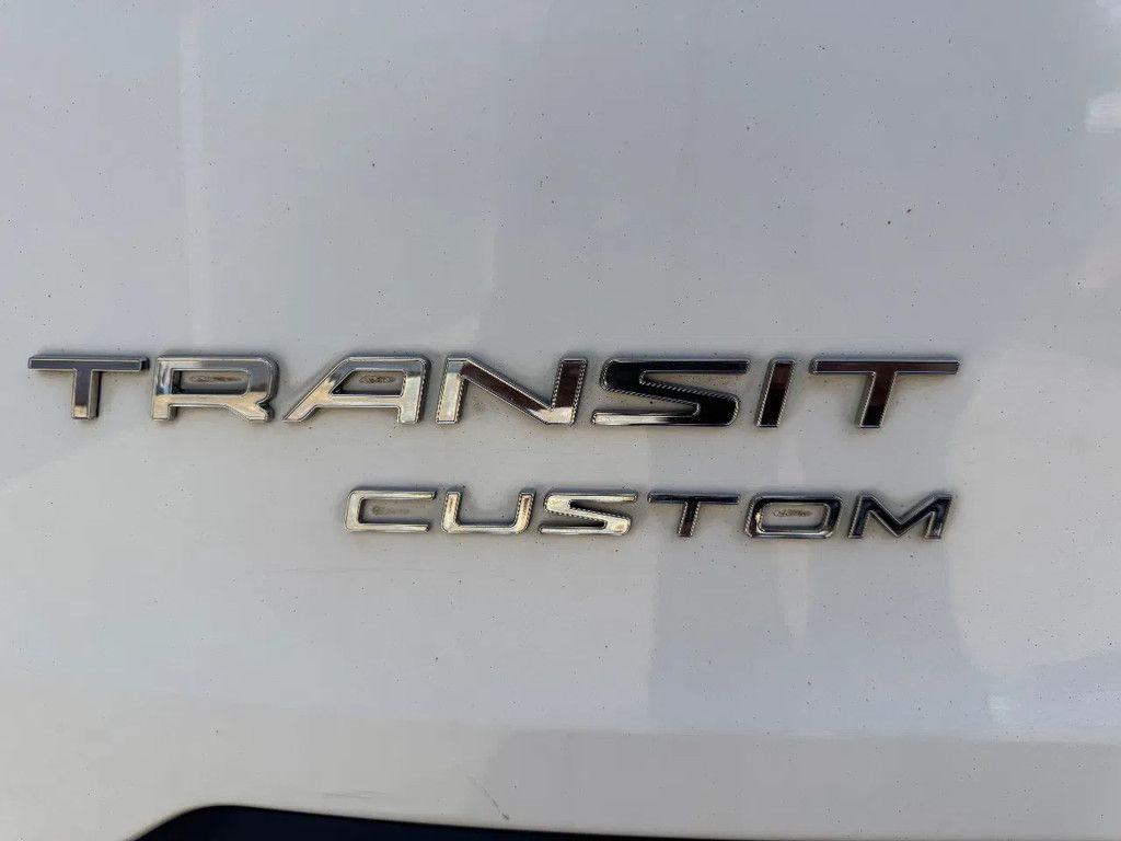 Ford **TRANSIT CUSTOM-9 SEATS-WHEELCHAIRLIFT-EURO6B**