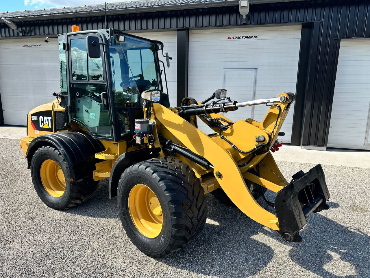 TE KOOP: zeer nette CATERPILLAR 908-H shovel