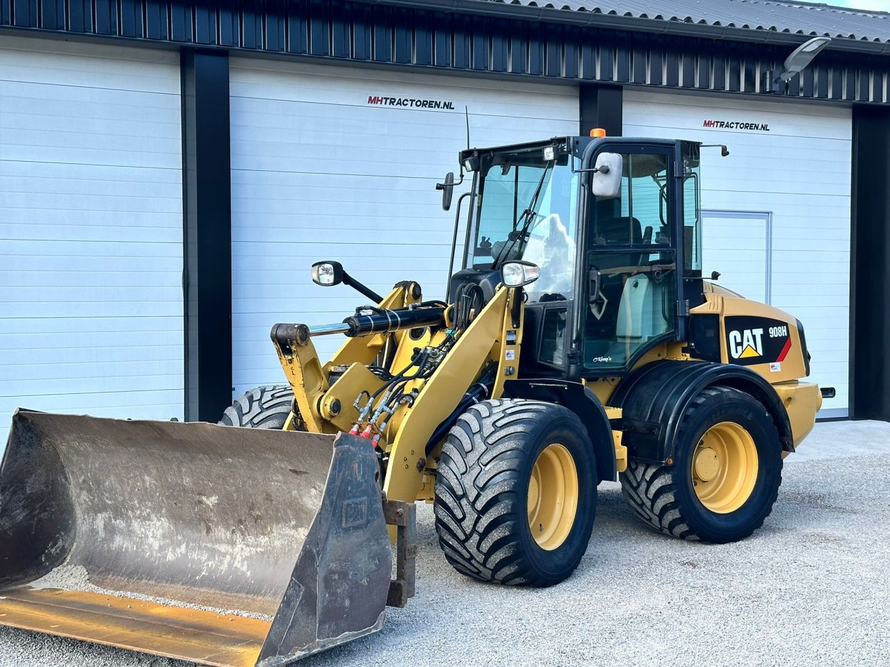 TE KOOP: zeer nette CATERPILLAR 908-H shovel
