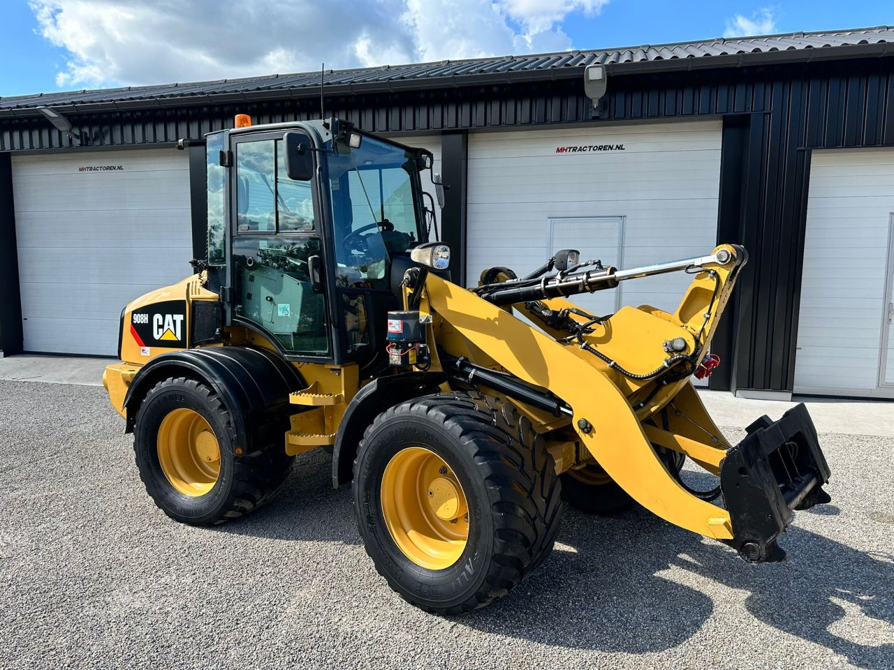 TE KOOP: zeer nette CATERPILLAR 908-H shovel
