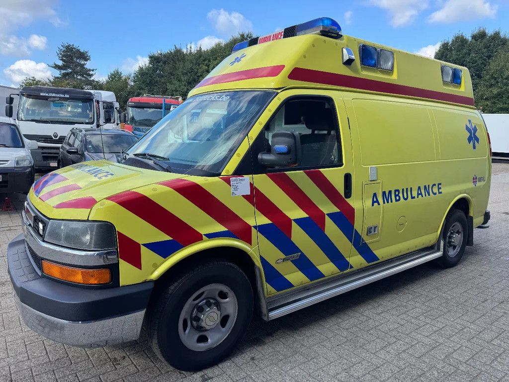 Chevrolet 2500 **AMBULANCE-ALL EQUIPMENT INSIDE**