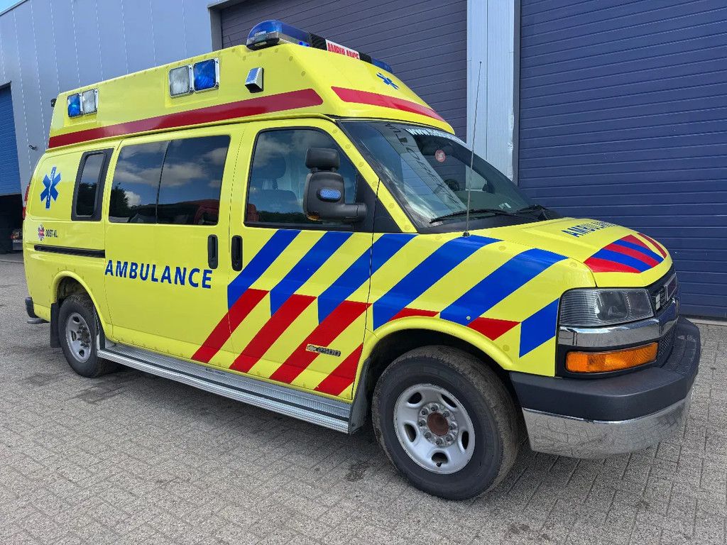 Chevrolet 2500 **AMBULANCE-ALL EQUIPMENT INSIDE**
