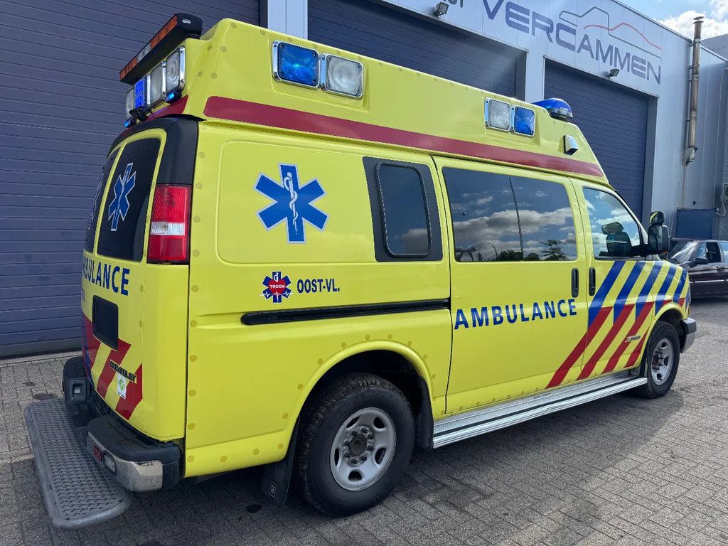 Chevrolet 2500 **AMBULANCE-ALL EQUIPMENT INSIDE**