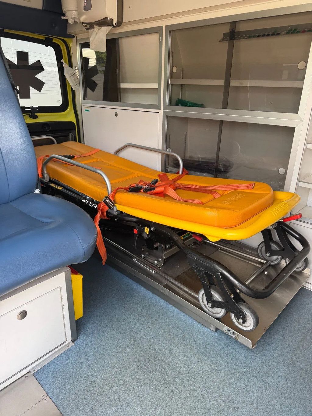 Chevrolet 2500 **AMBULANCE-ALL EQUIPMENT INSIDE**