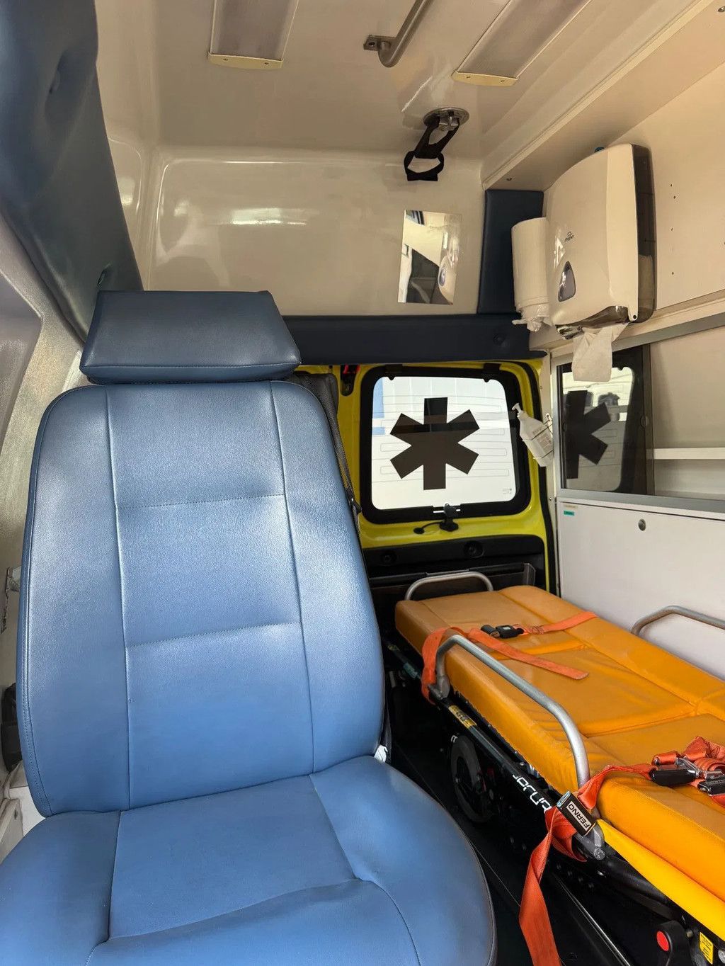 Chevrolet 2500 **AMBULANCE-ALL EQUIPMENT INSIDE**