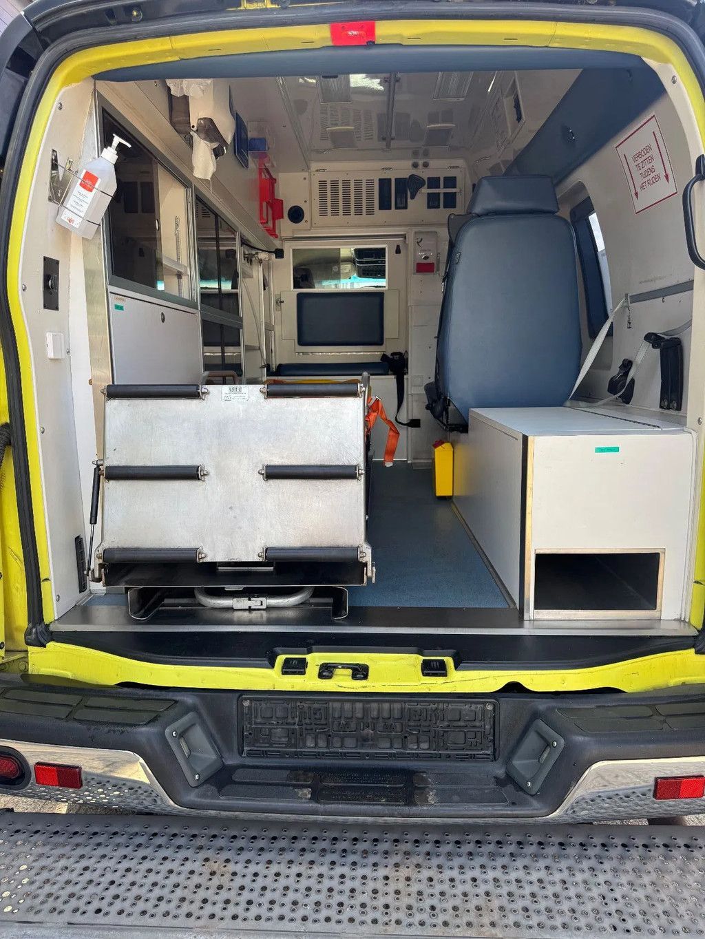 Chevrolet 2500 **AMBULANCE-ALL EQUIPMENT INSIDE**
