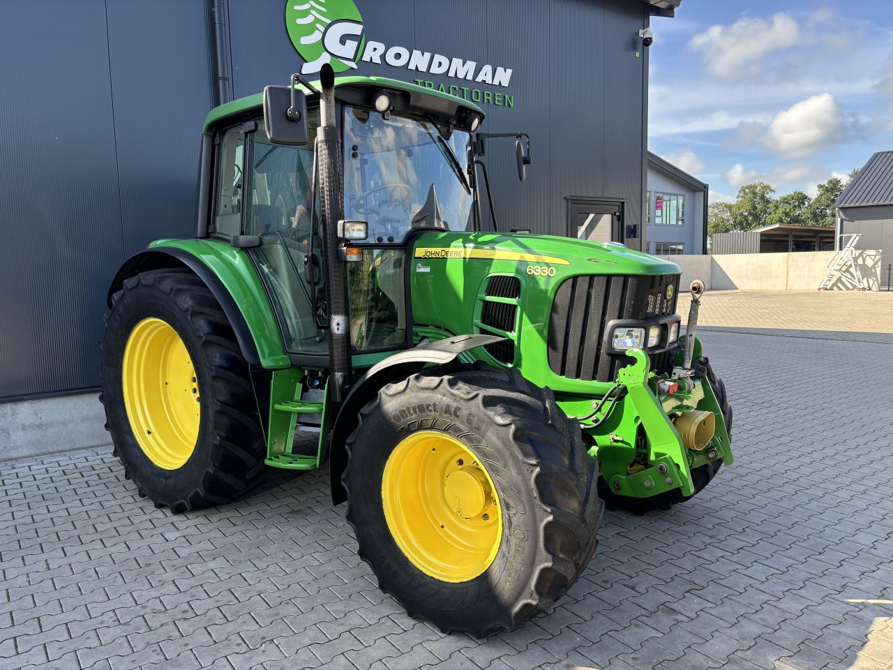 John Deere 6330