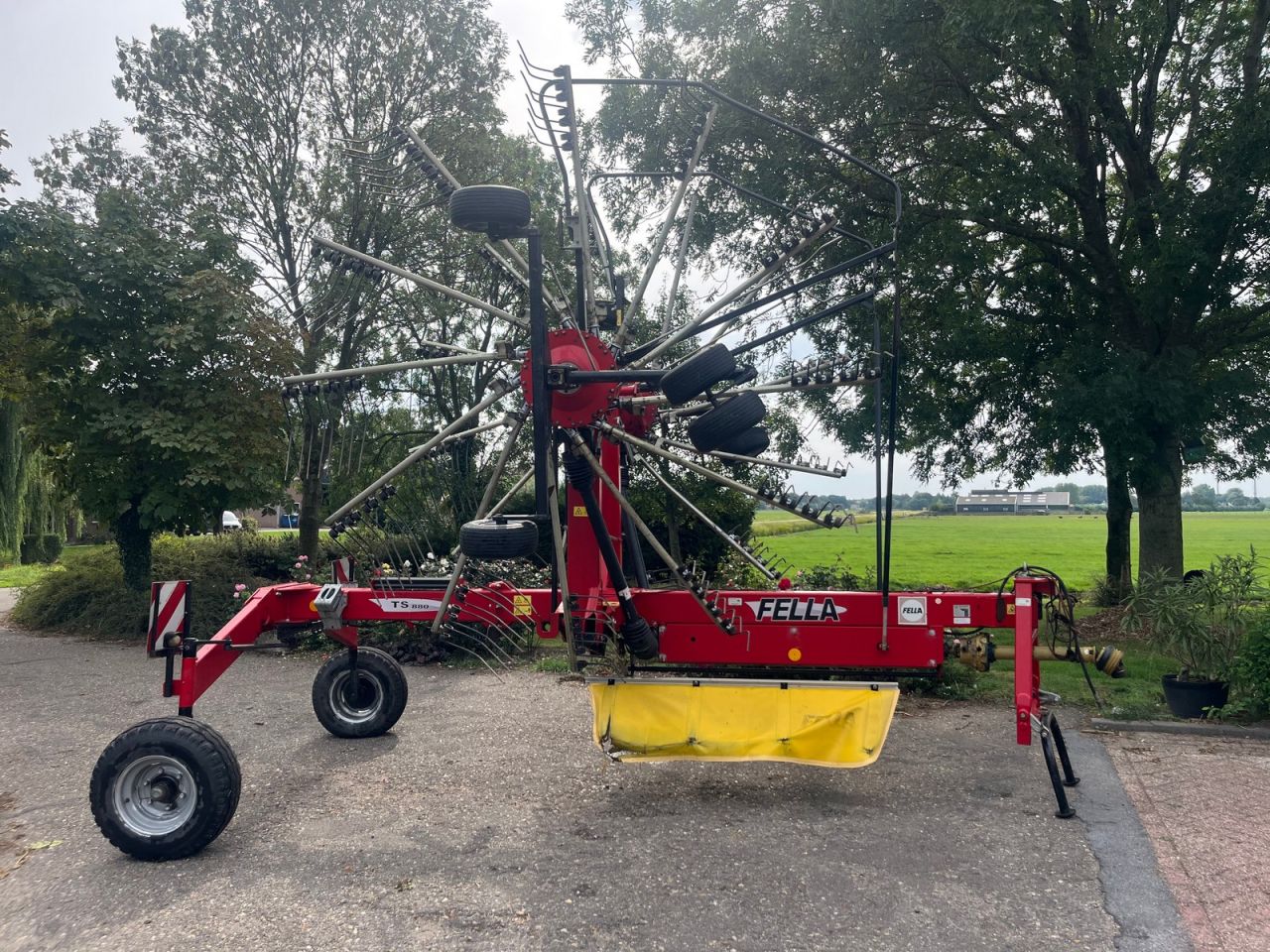 Fella TS 880