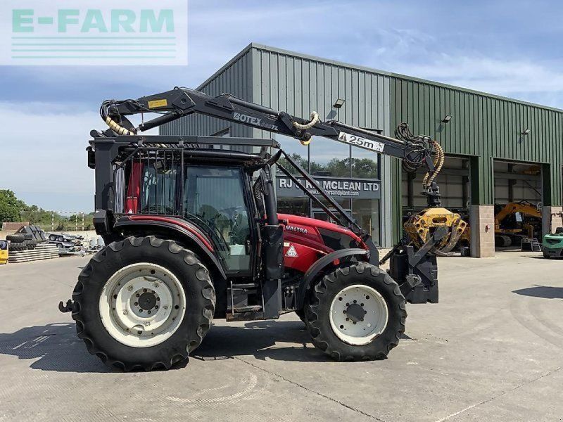 Valtra n123 hi tech  with roof mounted botex 560tl crane (st2328
