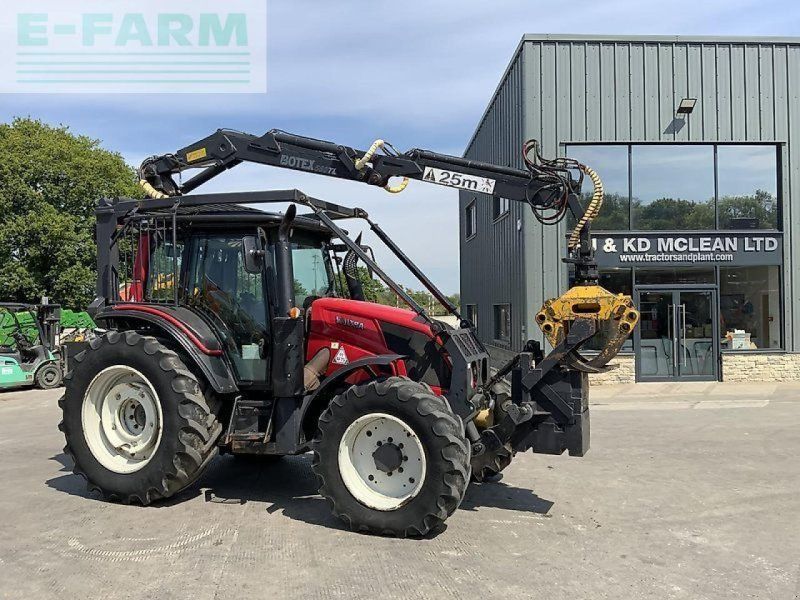 Valtra n123 hi tech  with roof mounted botex 560tl crane (st2328