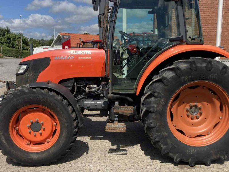 Kubota M8540N
