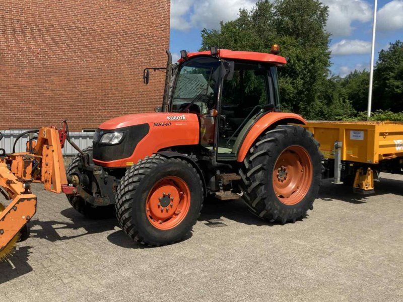 Kubota M8540N