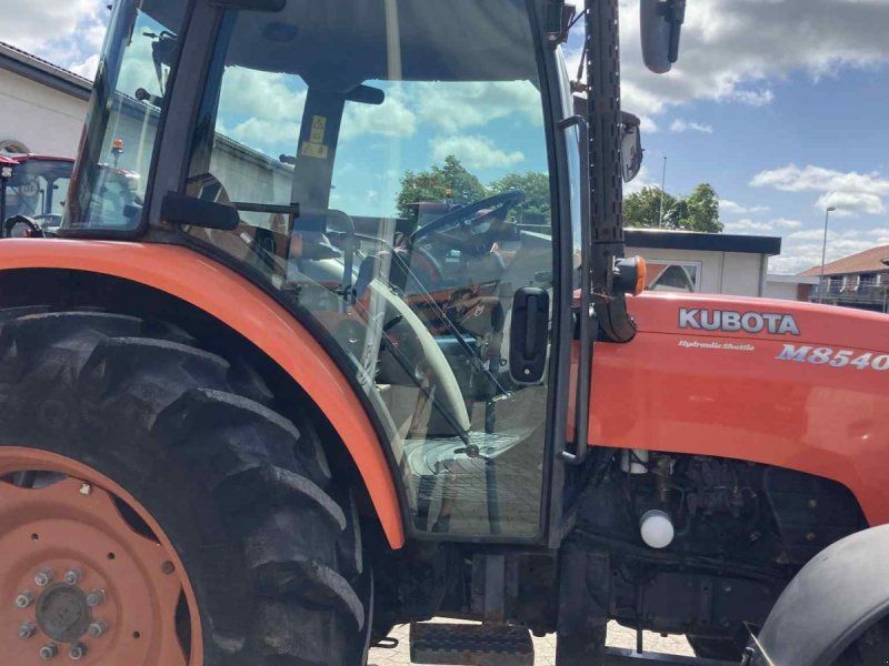 Kubota M8540N