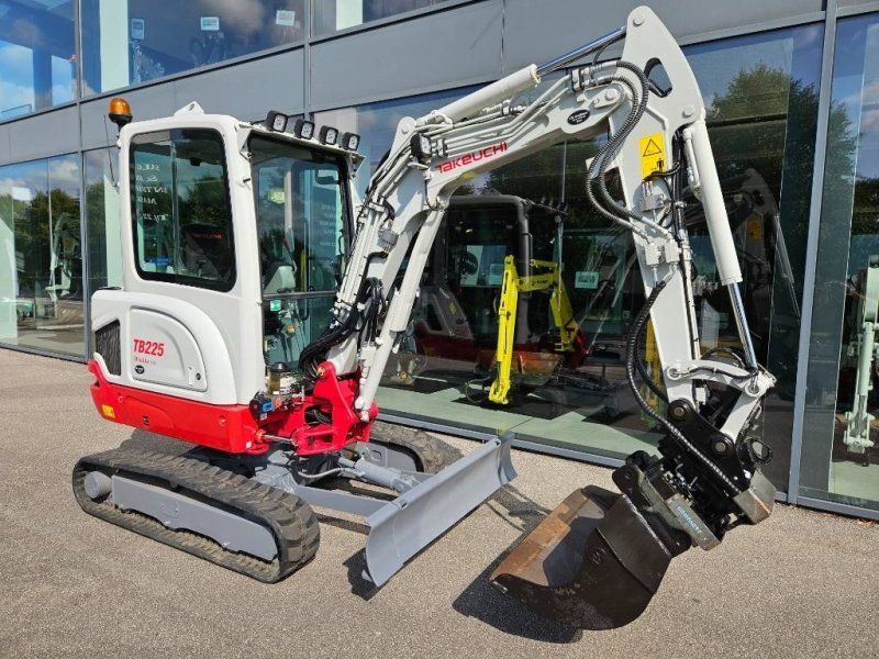 Takeuchi TB 225