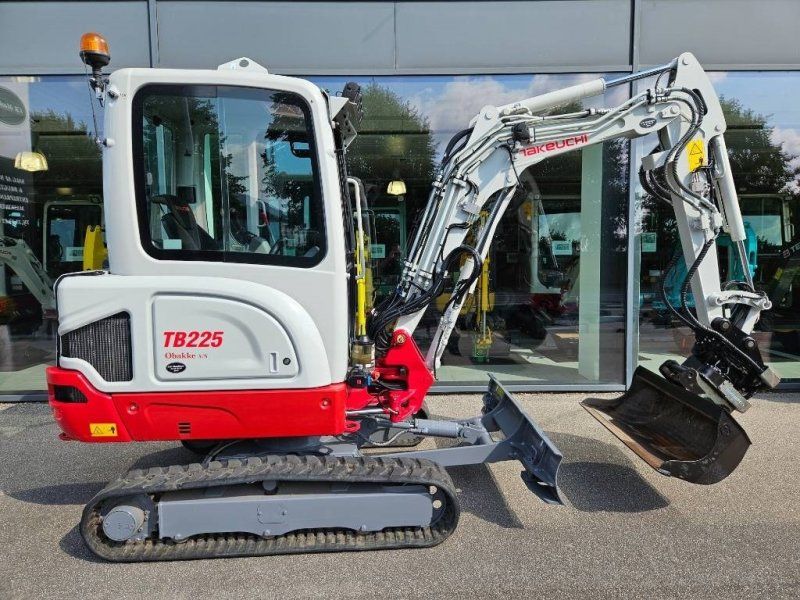 Takeuchi TB 225