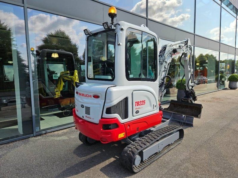 Takeuchi TB 225