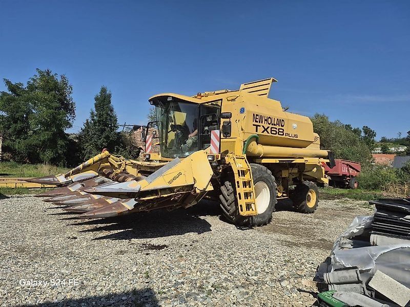 New Holland TX 68 Plus