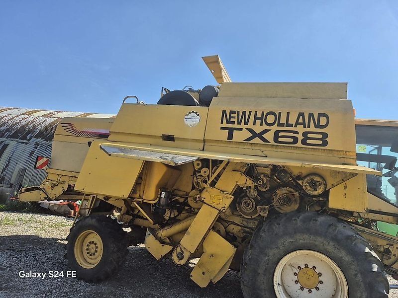 New Holland TX 68 Plus
