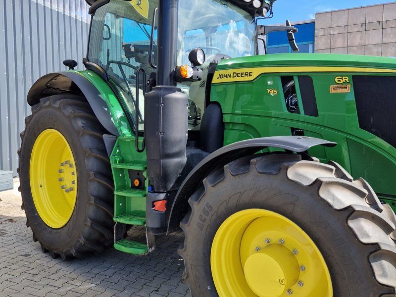 John Deere 6R 195