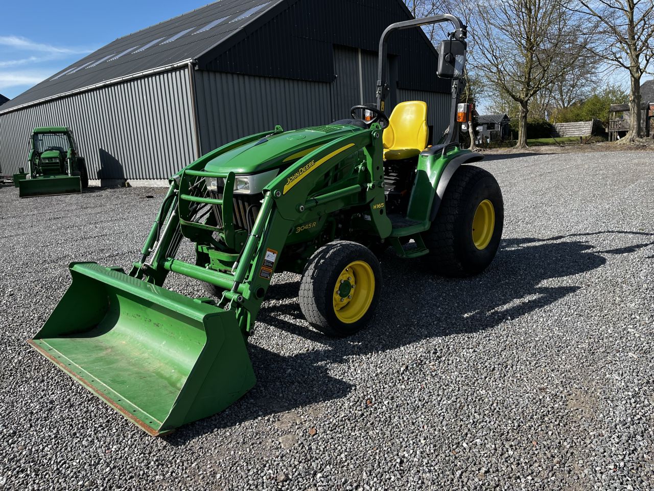 John Deere 3045r met voorlader 1300 draaiuren 4wd