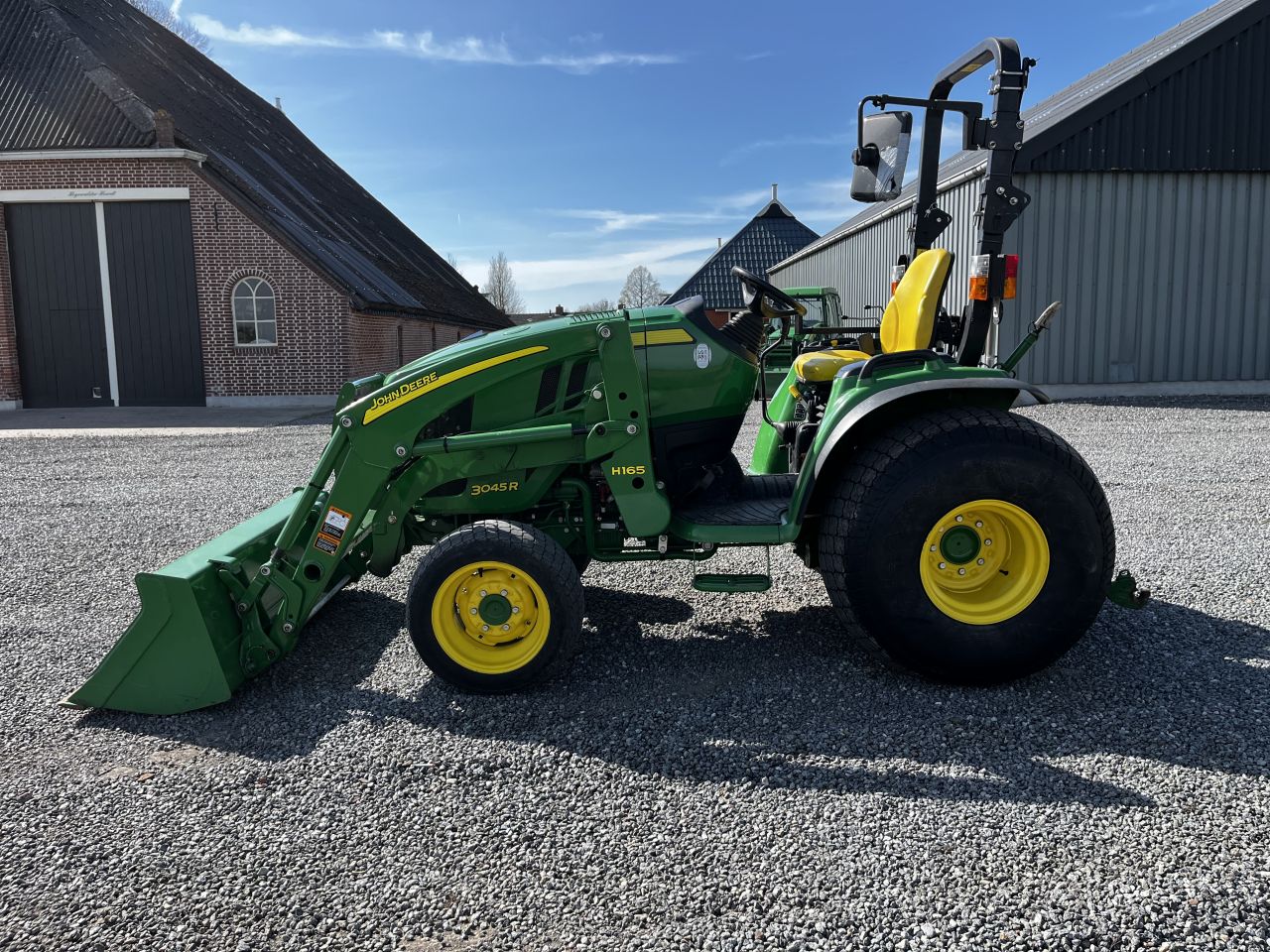 John Deere 3045r met voorlader 1300 draaiuren 4wd