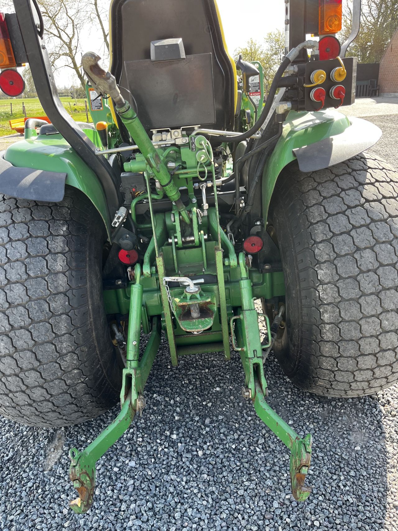 John Deere 3045r met voorlader 1300 draaiuren 4wd