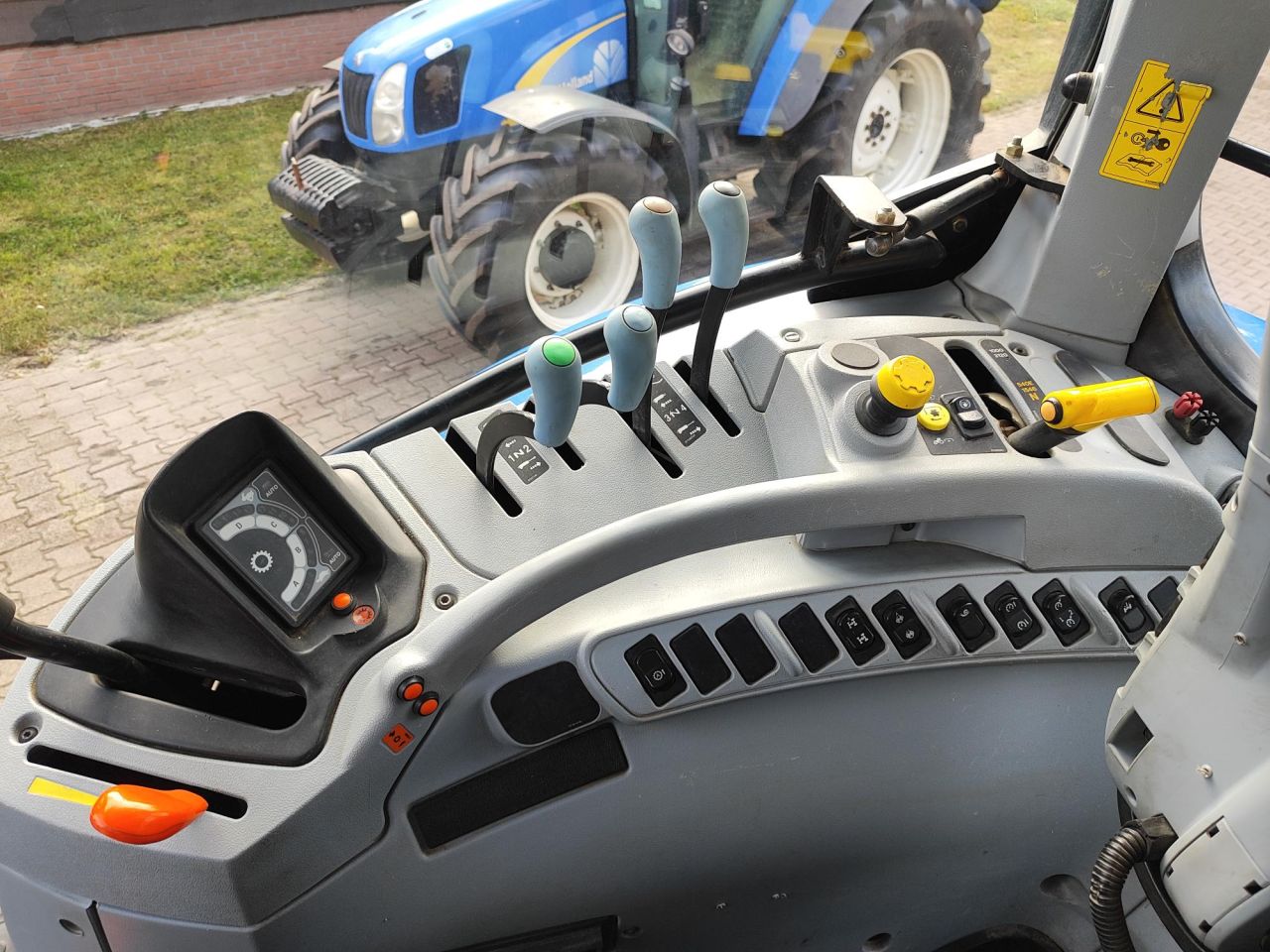 New Holland T 6020 Elite