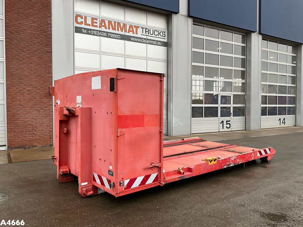 Flatcontainer met opbergruimte
