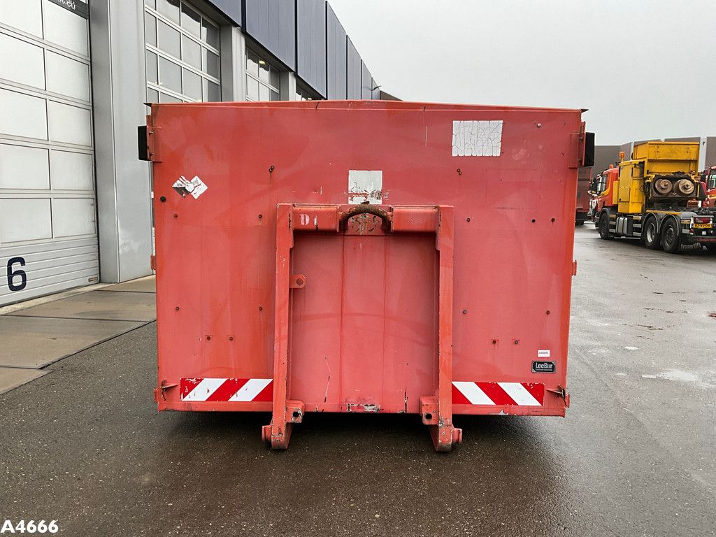 Flatcontainer met opbergruimte