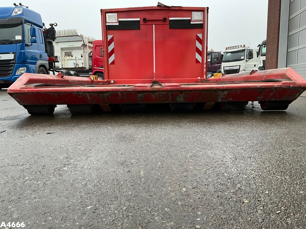 Flatcontainer met opbergruimte