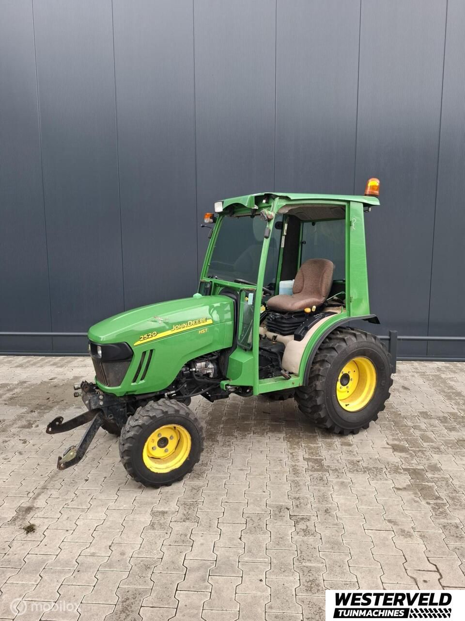 Gebruikte John Deere 2520 minitractor met werk scherpe prijs
