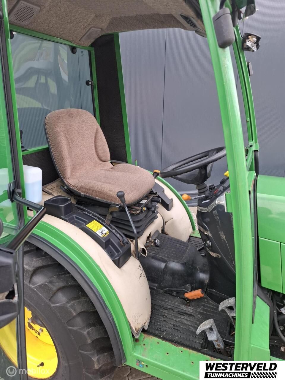 Gebruikte John Deere 2520 minitractor met werk scherpe prijs