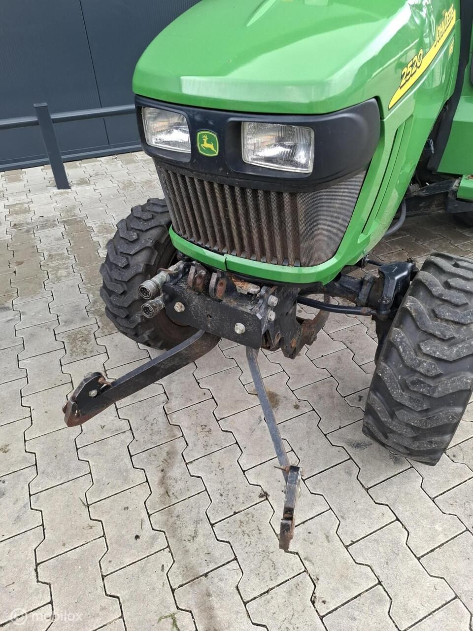 Gebruikte John Deere 2520 minitractor met werk scherpe prijs