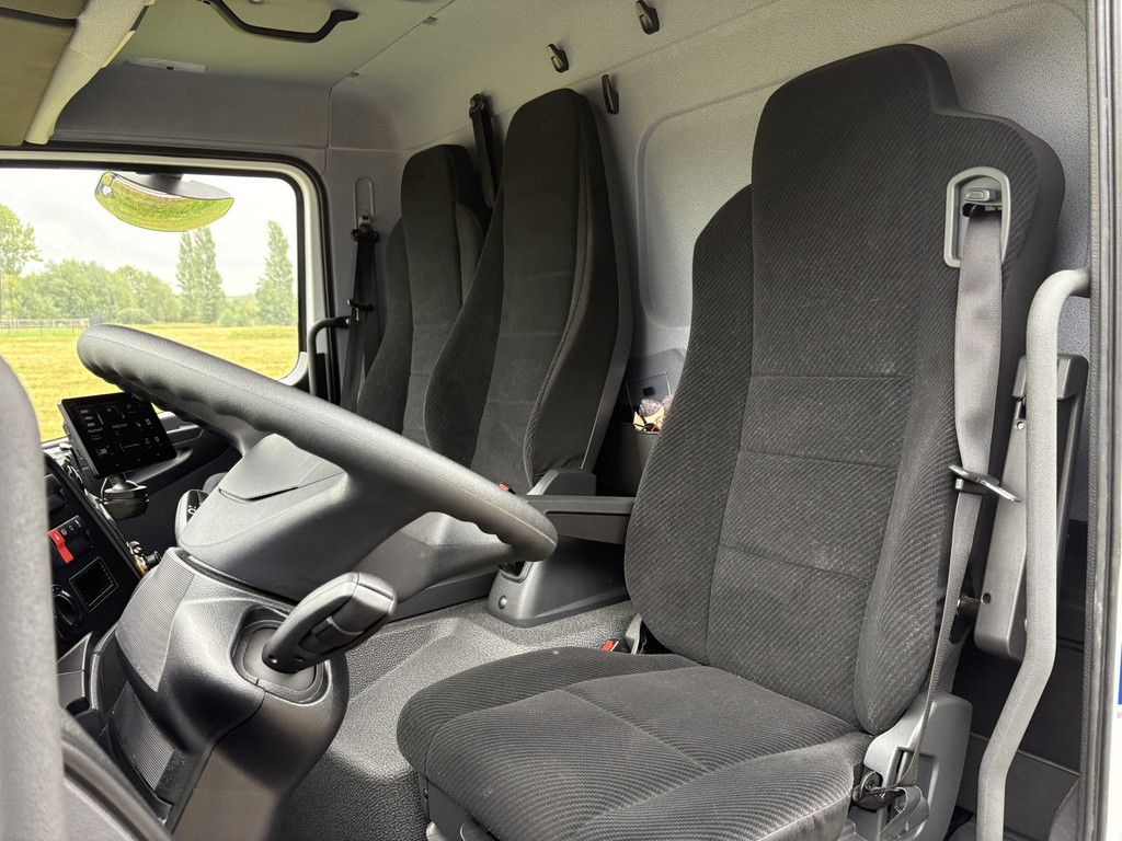 Mercedes-Benz Atego 821 BL Bakwagen / 3 zitplaatsen / Laadklep / Automaat / Cruise / Airco / 10.800 KM !!