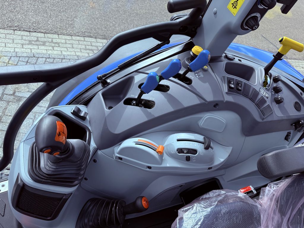 New Holland T5.120 Dual Command HILO 2025