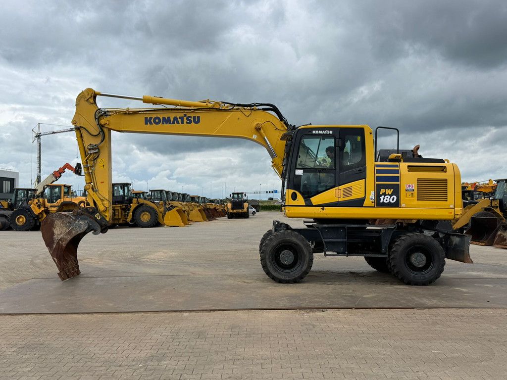 Komatsu PW180-11