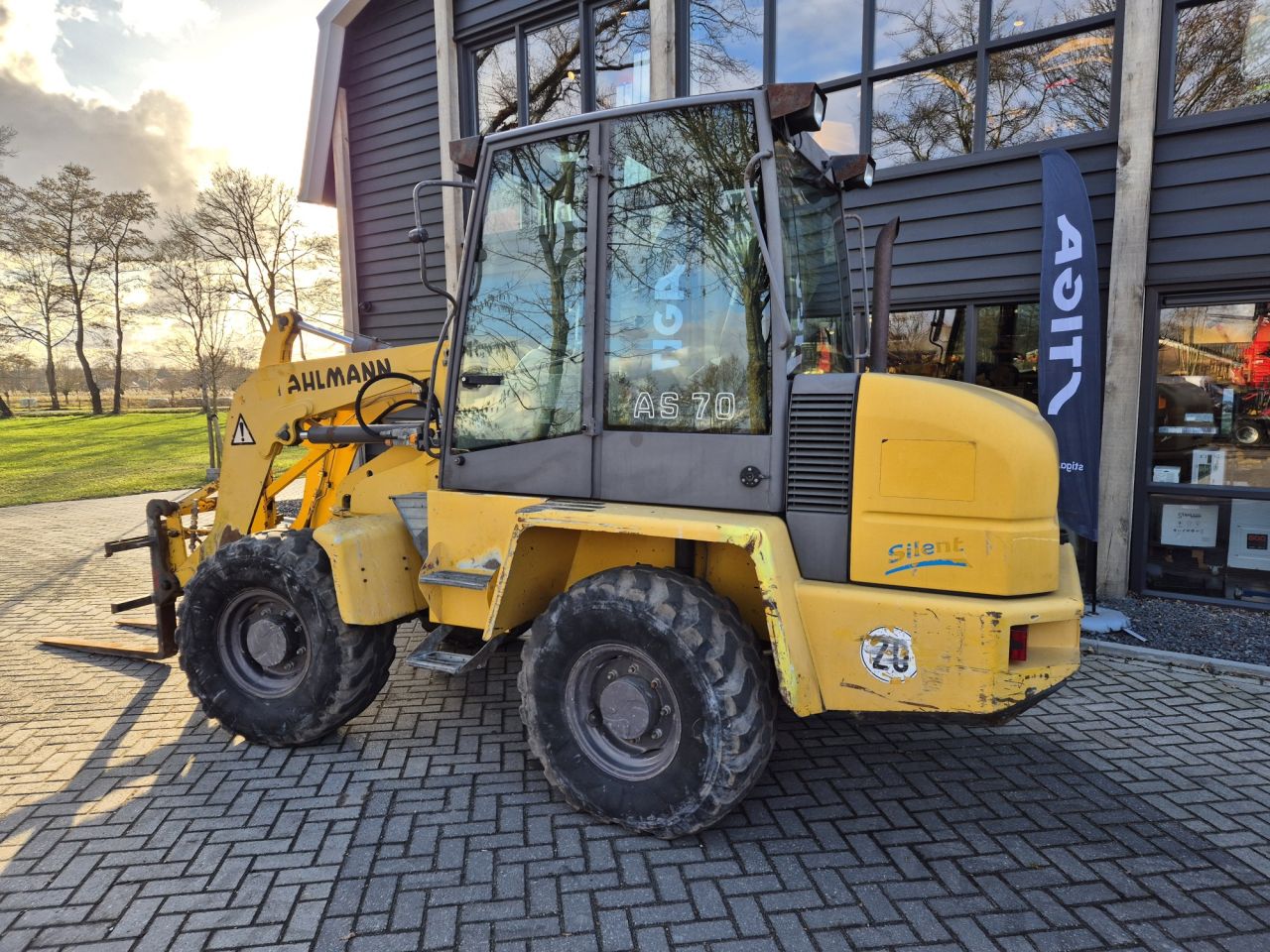 AHLMANN AS85 loader with weight of 7300 kgs